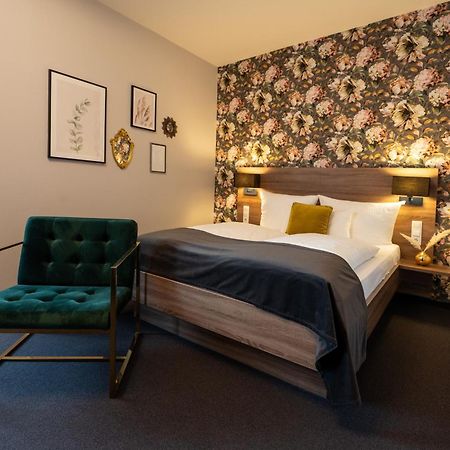 V Boutique Hotel Бёблинген Экстерьер фото
