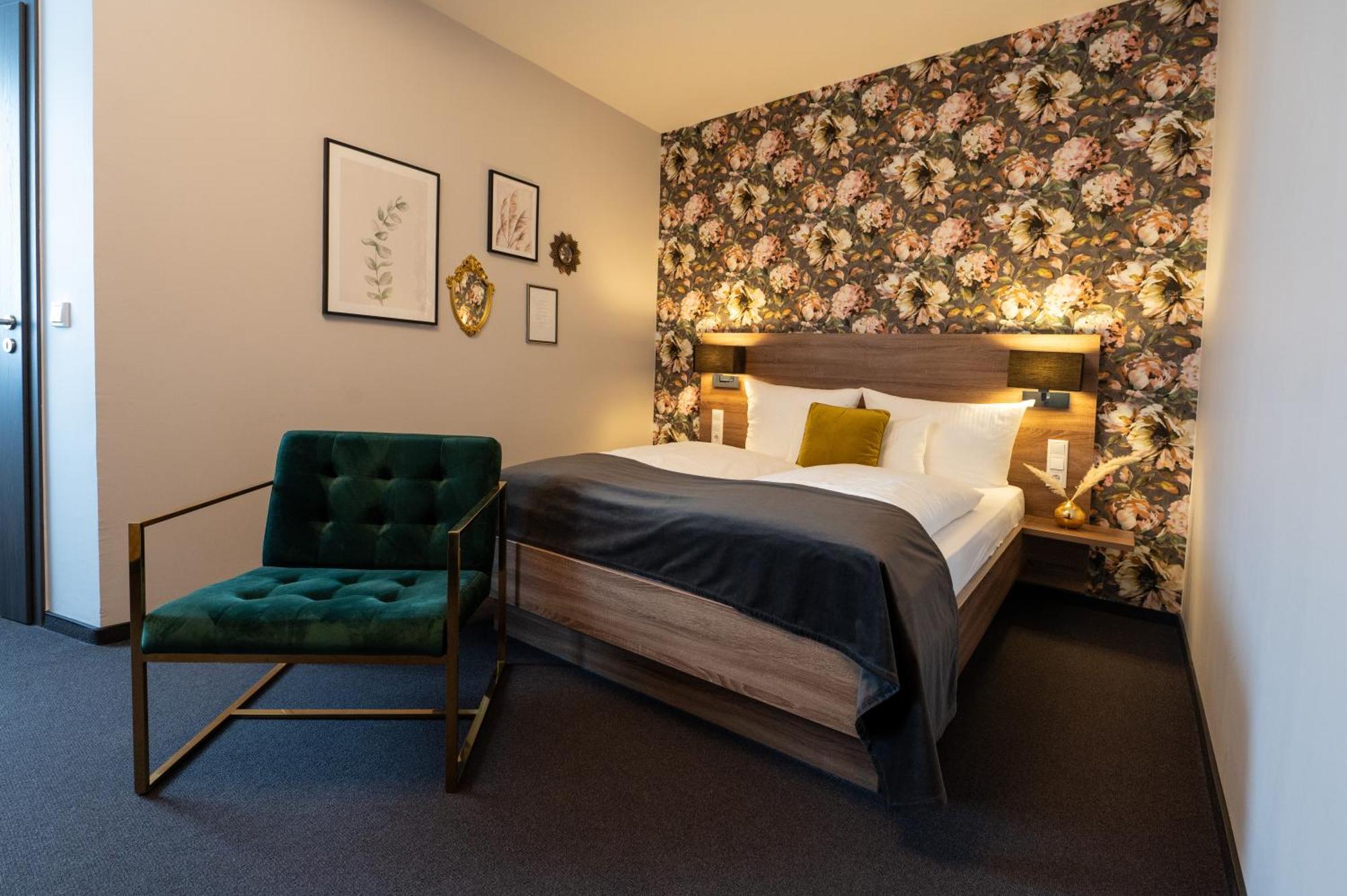 V Boutique Hotel Бёблинген Экстерьер фото