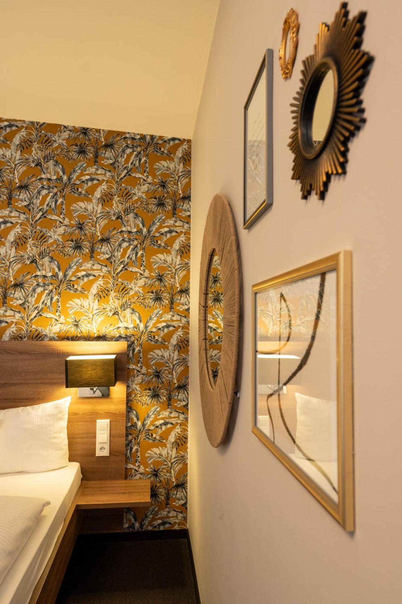 V Boutique Hotel Бёблинген Экстерьер фото