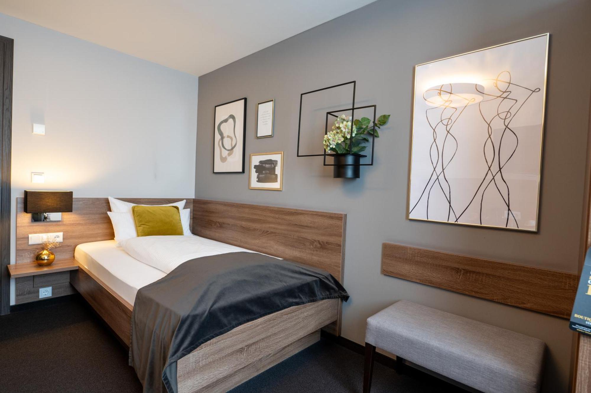 V Boutique Hotel Бёблинген Экстерьер фото