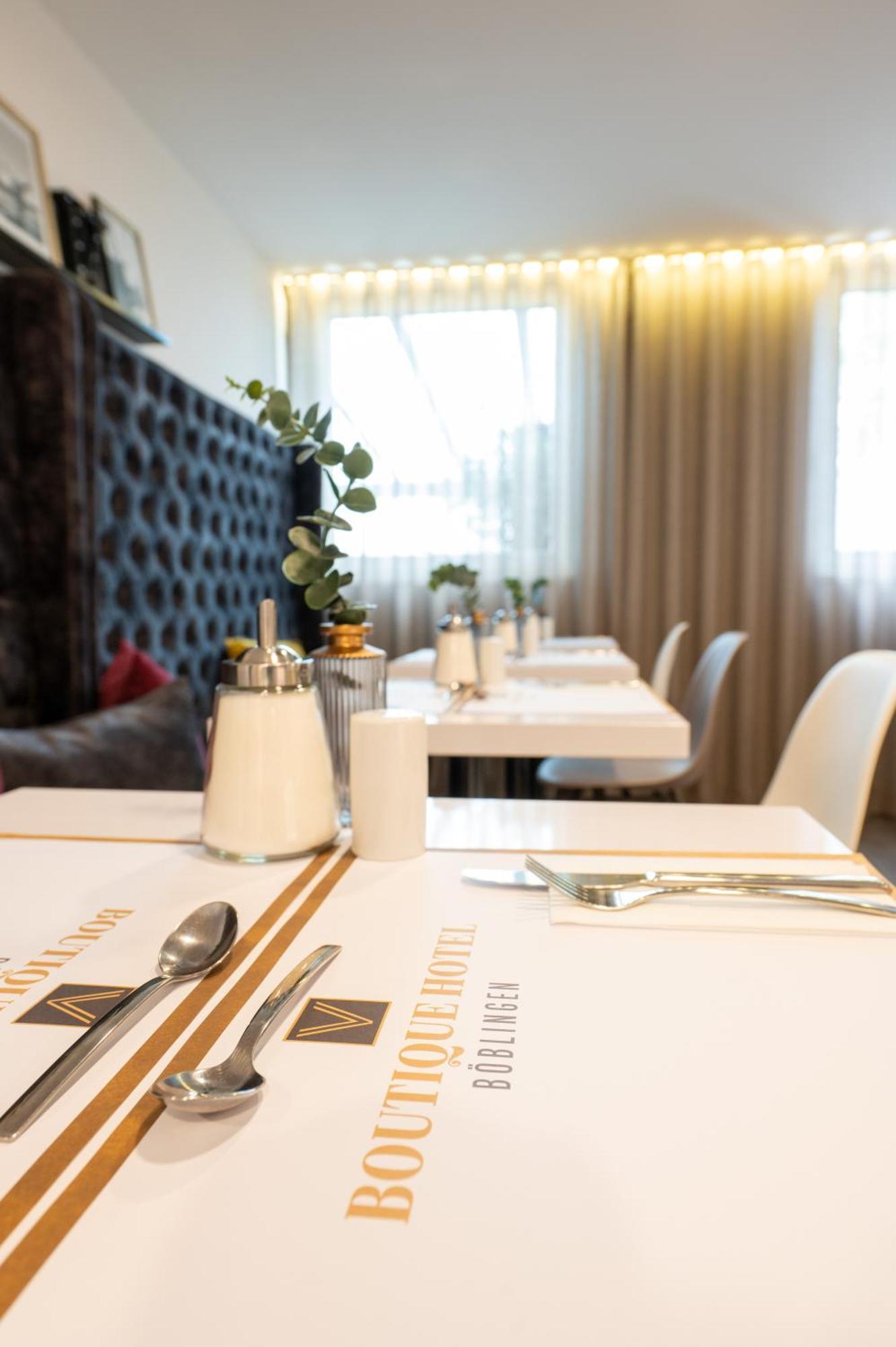 V Boutique Hotel Бёблинген Экстерьер фото