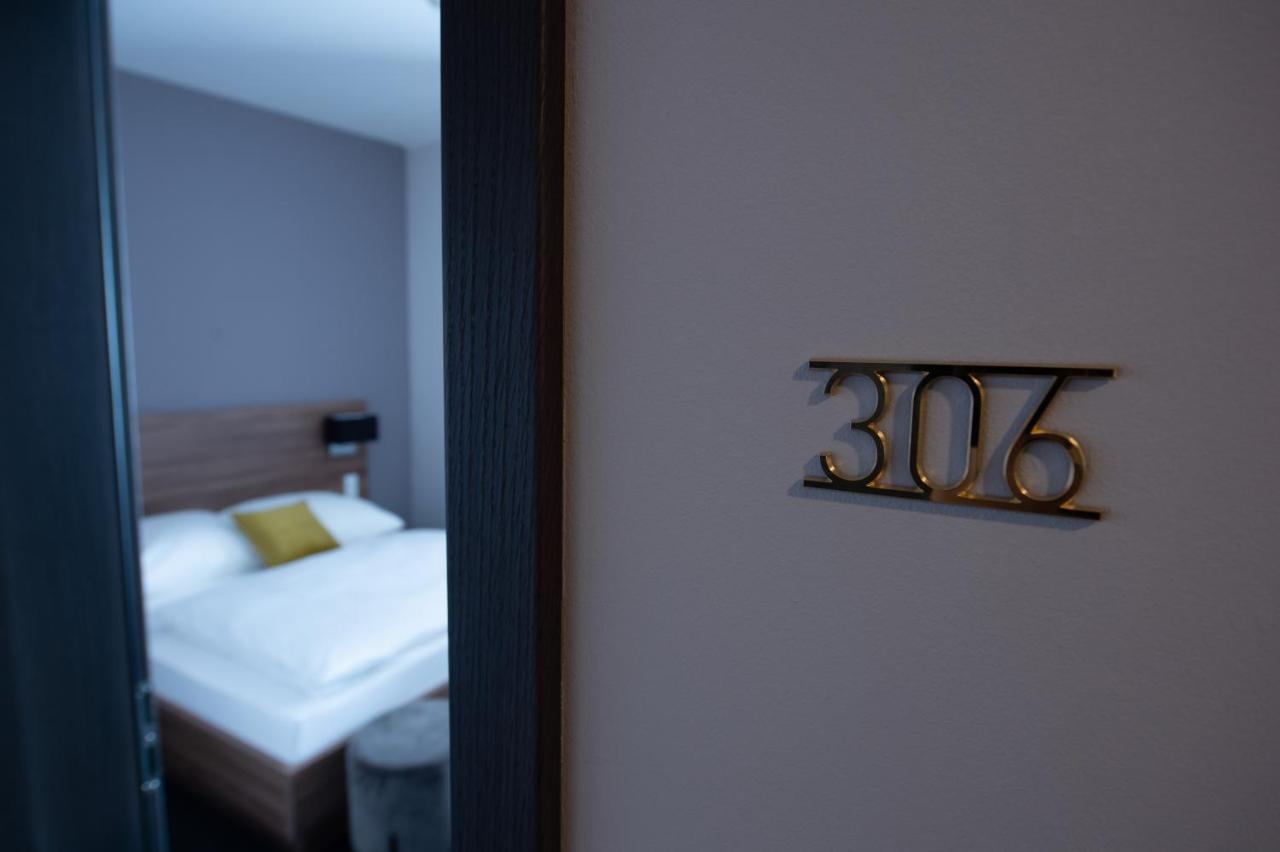 V Boutique Hotel Бёблинген Экстерьер фото