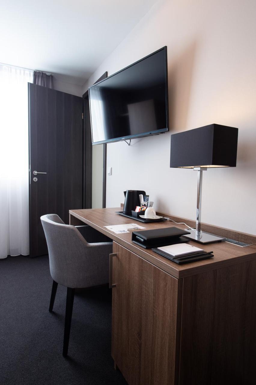 V Boutique Hotel Бёблинген Экстерьер фото