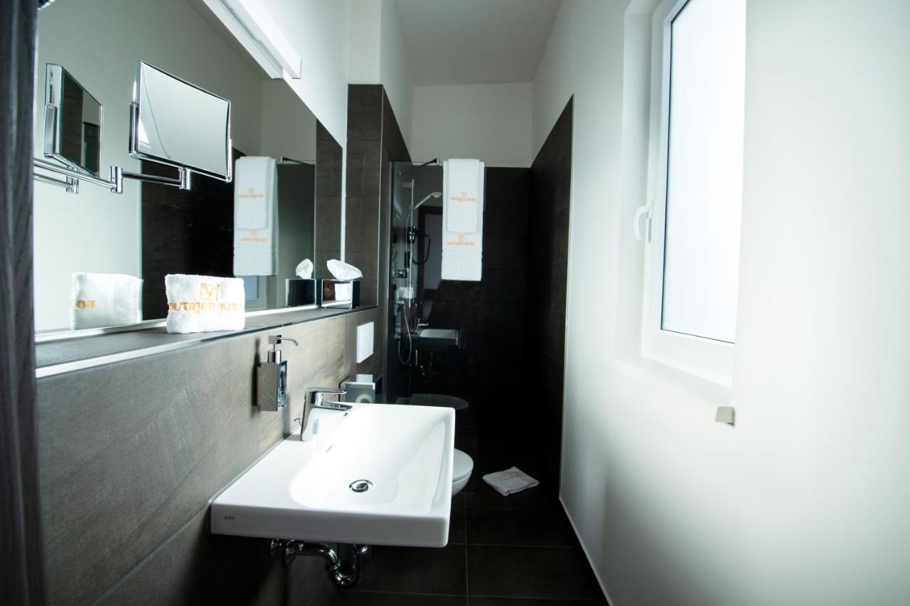 V Boutique Hotel Бёблинген Экстерьер фото